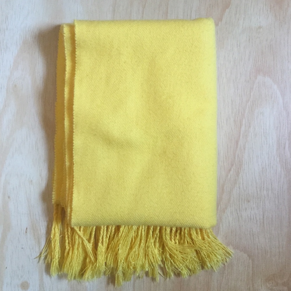 100% Cashmere Italy Design Yellow Scarf